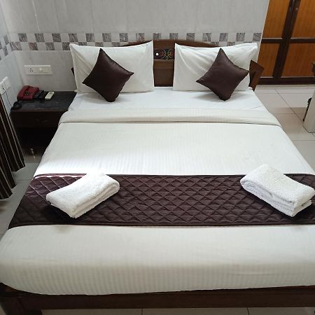 Hotel Arunachala Пондичери Екстериор снимка