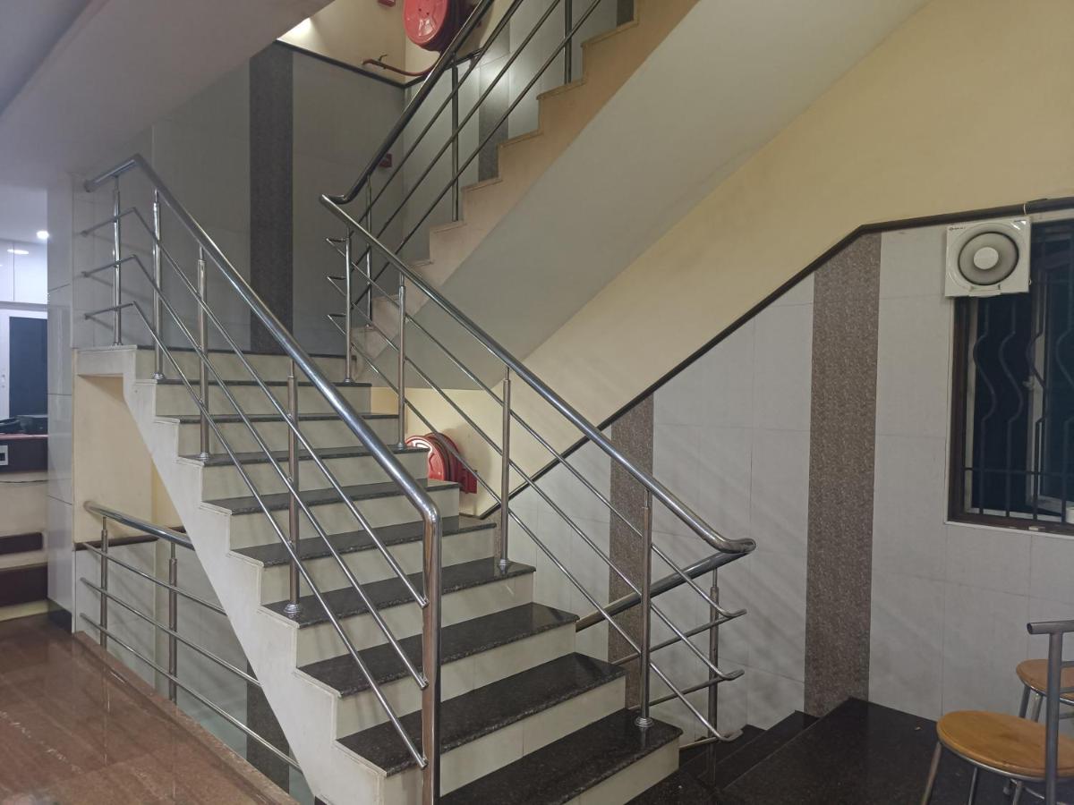Hotel Arunachala Пондичери Екстериор снимка