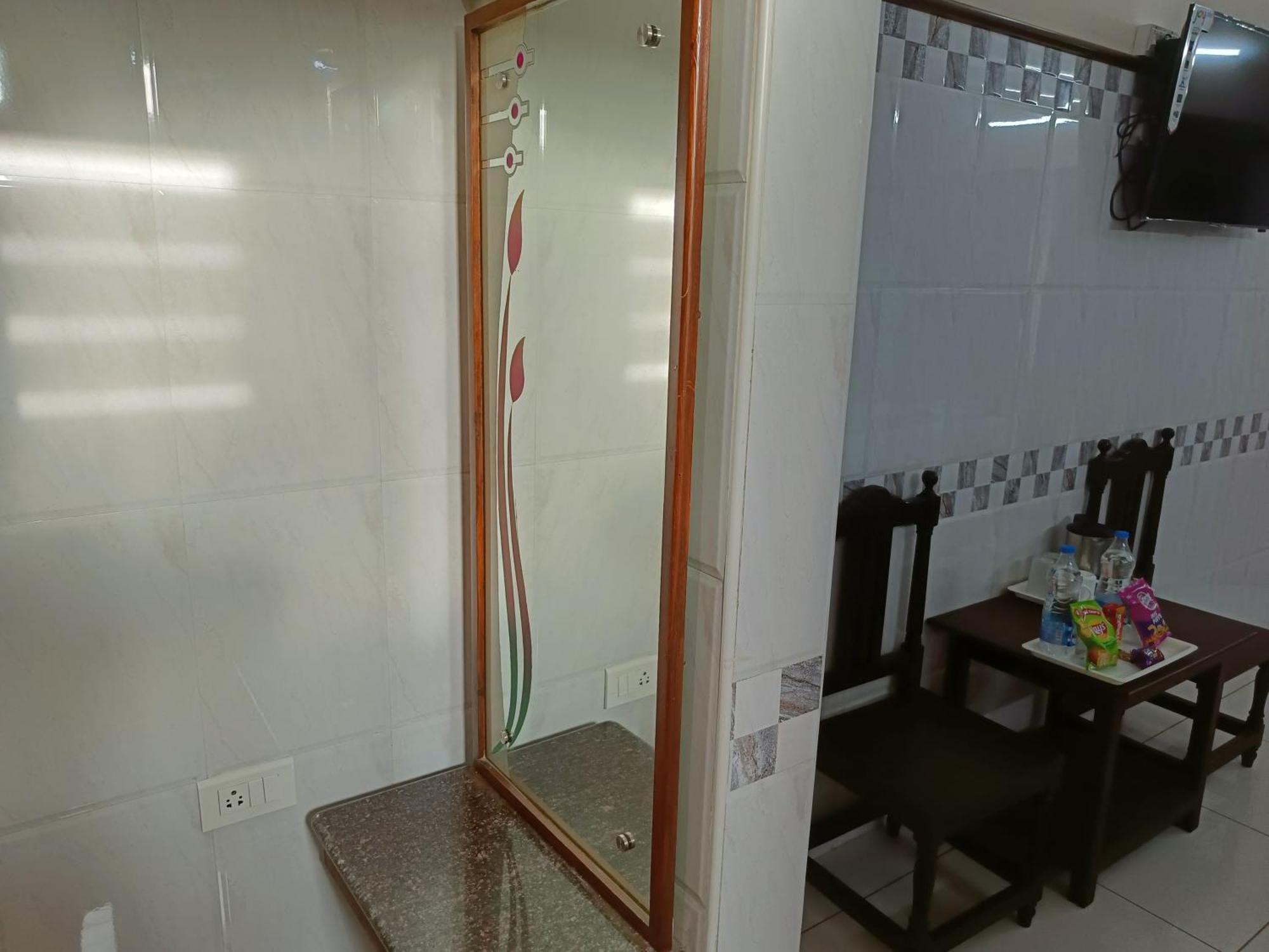 Hotel Arunachala Пондичери Екстериор снимка