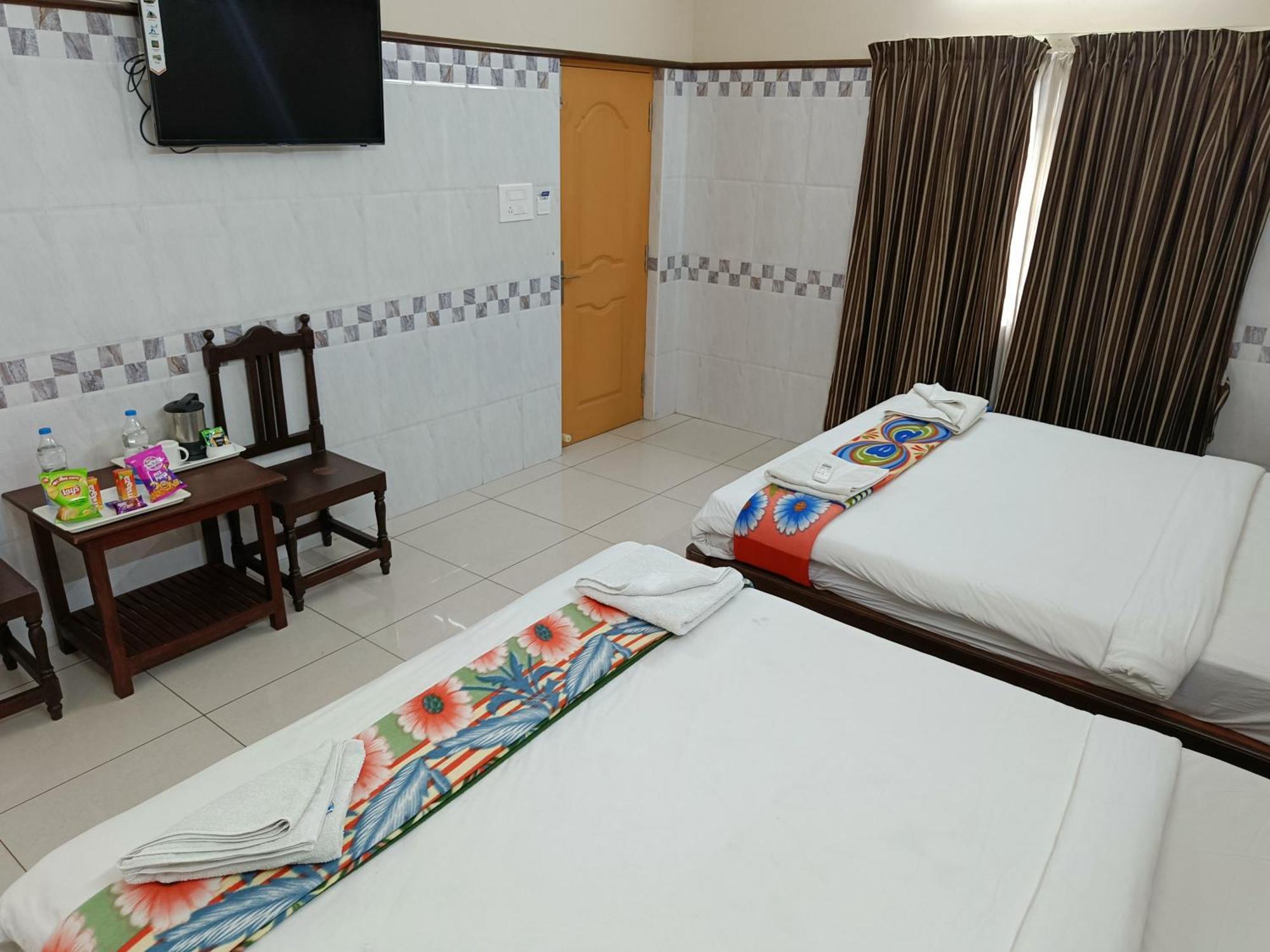 Hotel Arunachala Пондичери Екстериор снимка