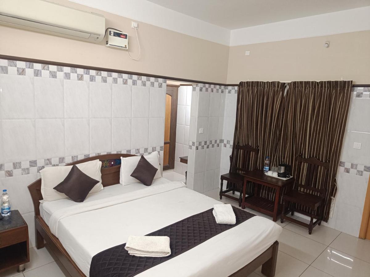 Hotel Arunachala Пондичери Екстериор снимка