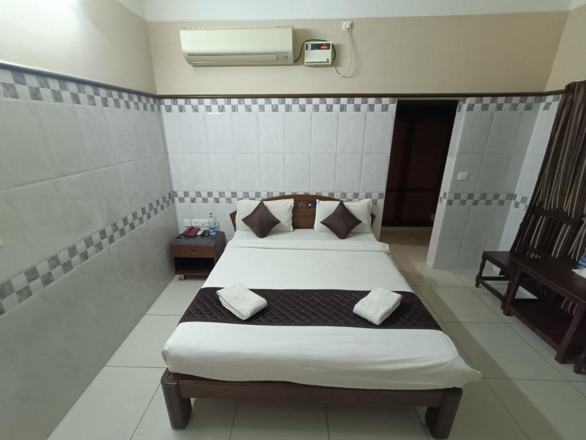 Hotel Arunachala Пондичери Екстериор снимка