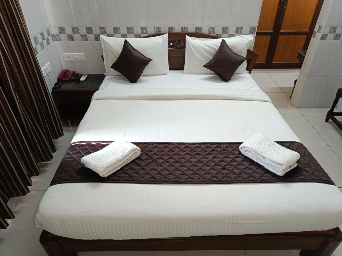 Hotel Arunachala Пондичери Екстериор снимка
